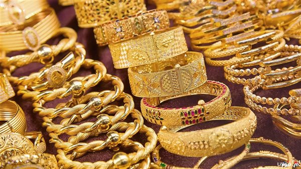 عيار 21 يستمر في الانخفاض بشكل مفاجئ.. أسعار الذهب تشهد تراجعًا كبيرًا يثير الأسواق مساء اليوم، هل حان وقت الشراء أم يجب توخي الحذر؟