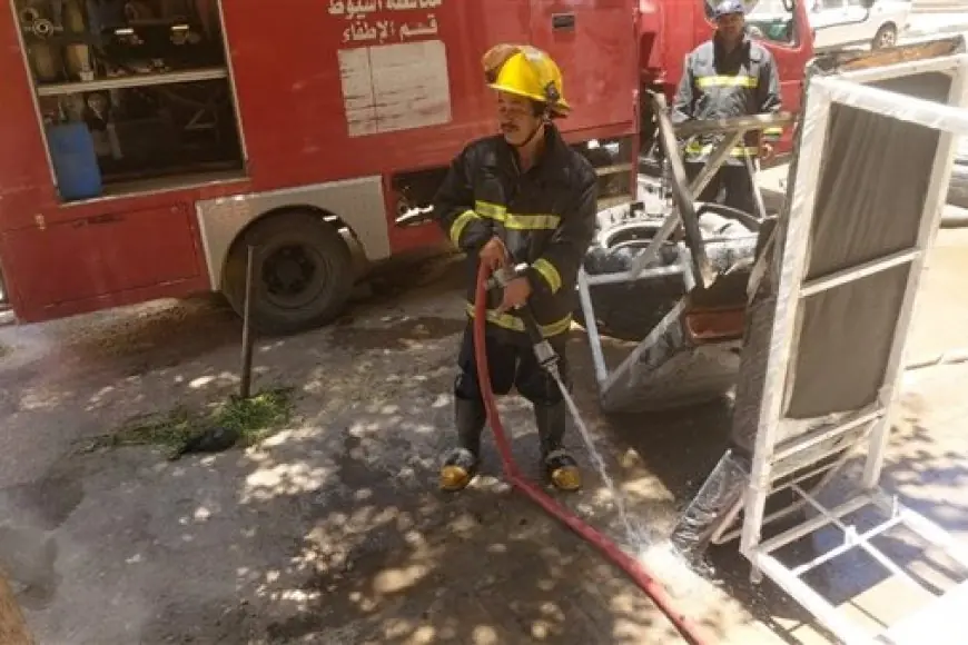 نيابة أسيوط تتفقد موقع حريق مخزن مصنع الأدوية
