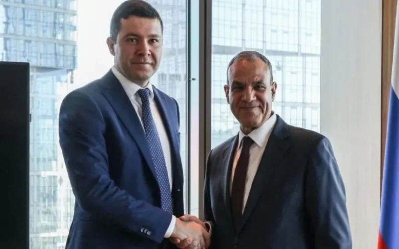 وزير الخارجية: نسعى لتعزيز العلاقات مع روسيا وتوسيع آفاق التعاون