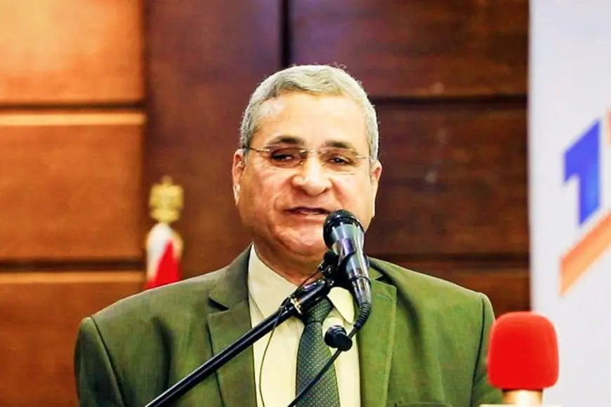 تكريم متحدث جامعة الأزهر بجائزة النيل في مجال العلوم الإنسانية خلال الملتقى الثاني عشر لاتحاد الإعلاميين الأفارقة