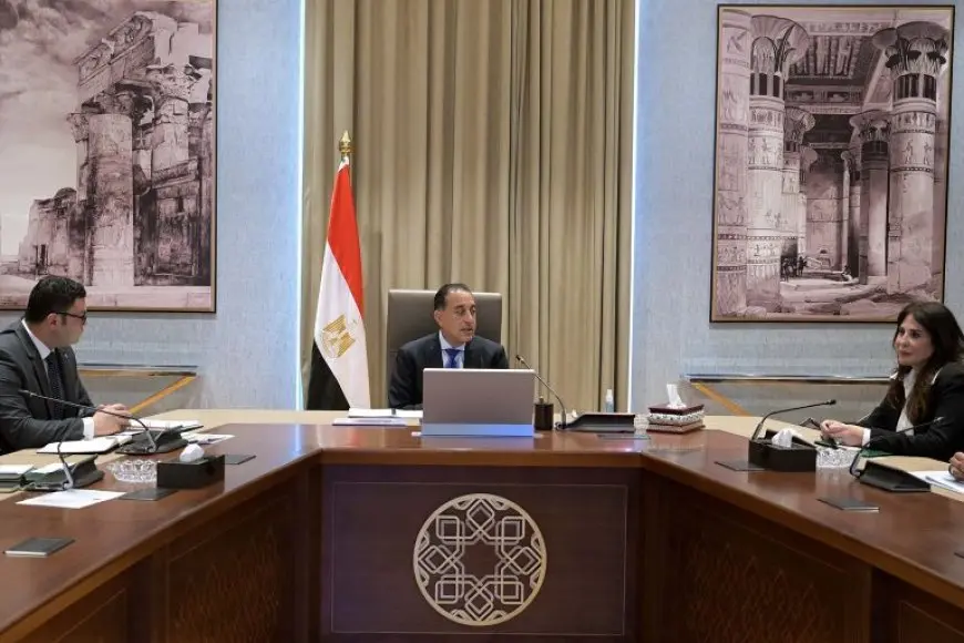 رئيس الوزراء يراقب جهود الحكومة في مشروع تحلية مياه البحر