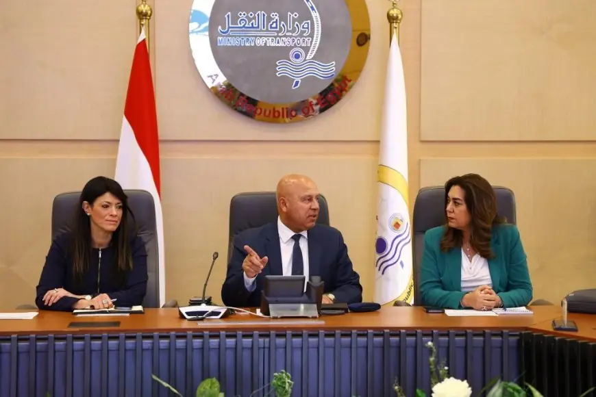 كامل الوزير يؤكد على ضرورة إنهاء المرافق في المناطق الصناعية الأربعة بسرعة