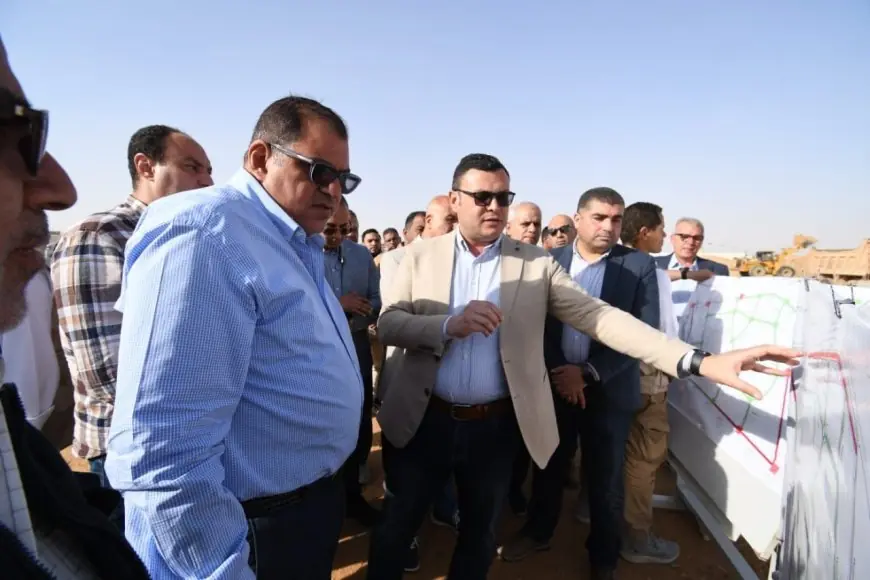 وزير الإسكان يختتم زيارته بتفقد مشاريع المرافق في جنيفة والرابية بالشروق