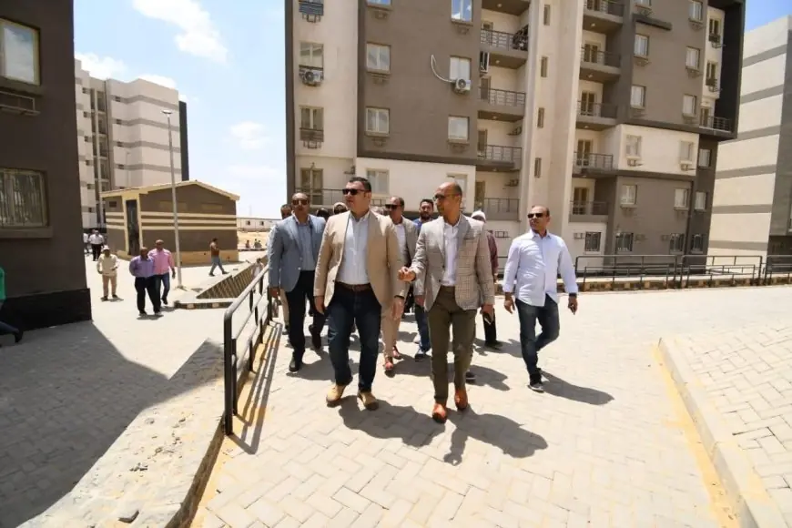 وزير الإسكان يقوم بجولة في مشروع “سكن مصر” بأرض المعارض في القاهرة الجديدة