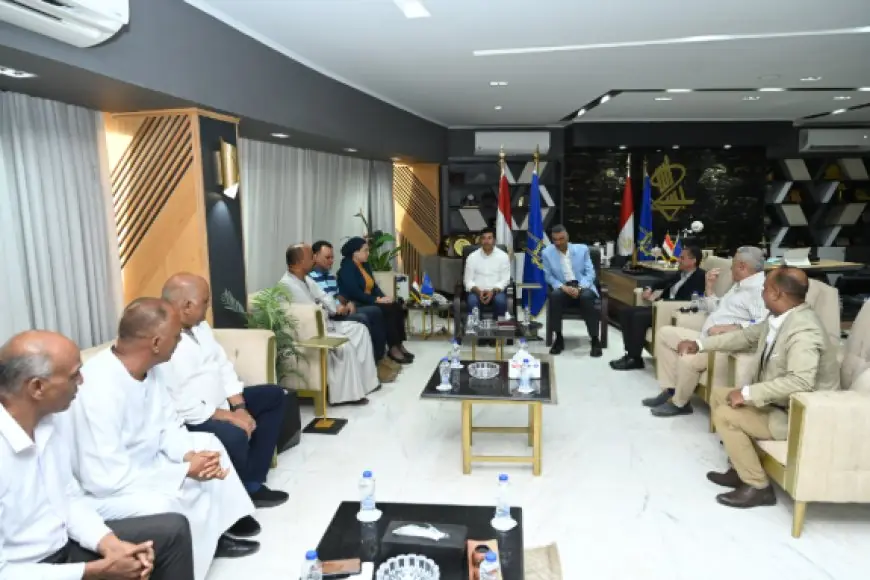 وزير الرياضة يجتمع بعدد من أعضاء مجلسي النواب والشيوخ بحضور محافظ أسوان
