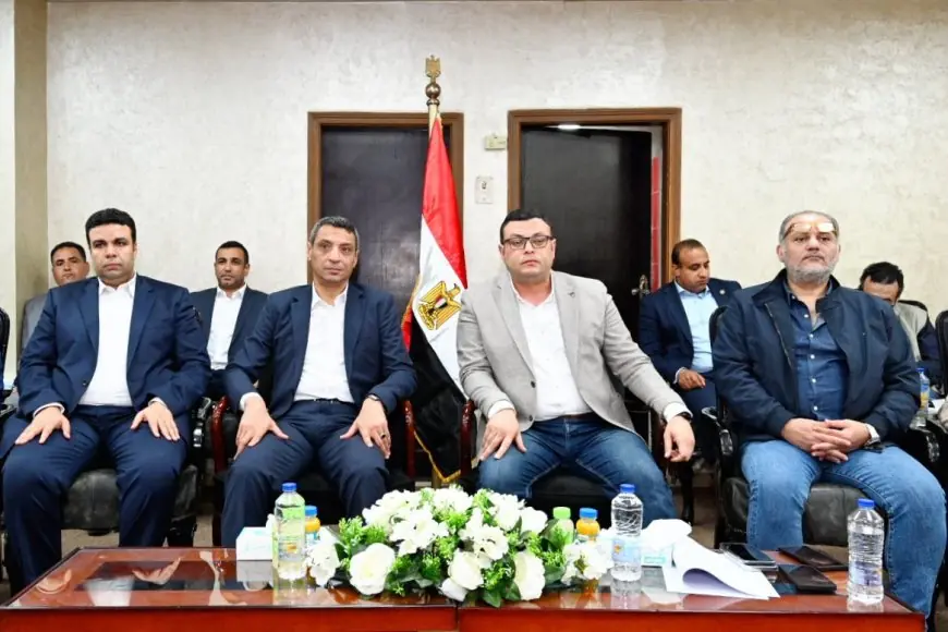 وزير الإسكان يلتقي في جهاز مدينة السويس الجديدة لمتابعة المشروعات التنموية