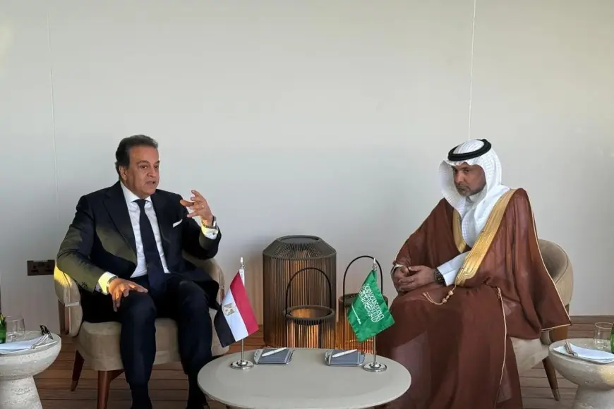 وزير الصحة يناقش مع نظيره السعودي آخر مستجدات التعاون المستمر بين البلدين