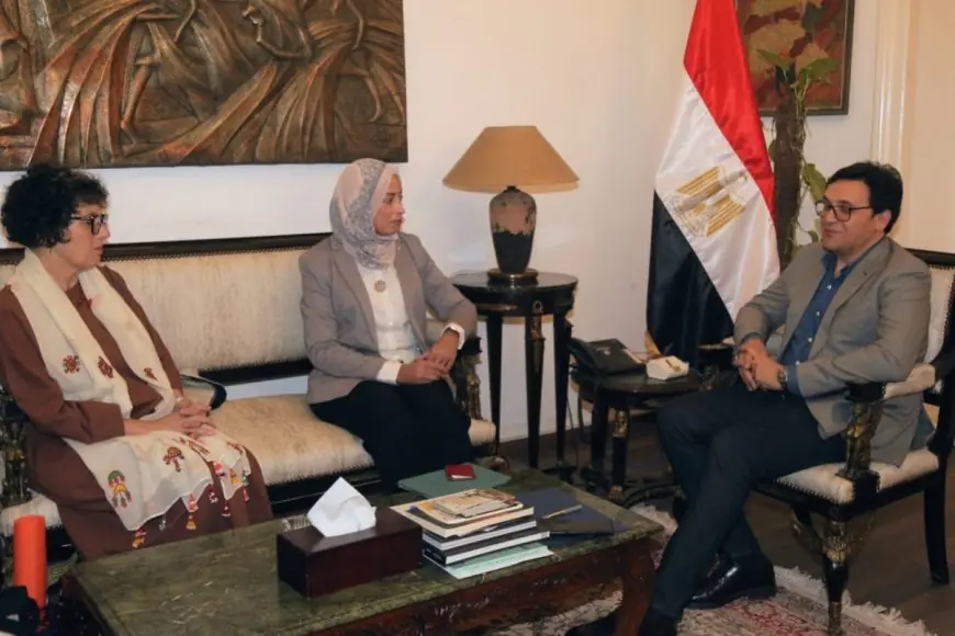 وزير الثقافة يناقش سبل تعزيز التعاون مع جمعية المكنز الإسلامي في تدريب الكوادر وحفظ التراث