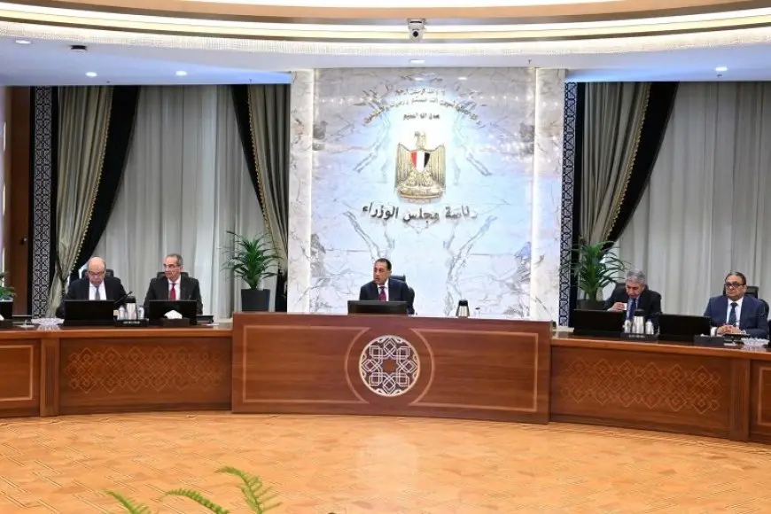 رئيس الوزراء يتابع سير تسهيل إجراءات دخول السياح في المطارات والمنافذ المتنوعة