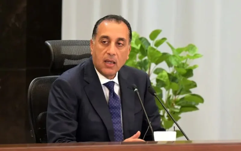 رئيس الوزراء: تخصيص نسبة كبيرة من الزيارة الغربية لمتابعة المشاريع الصحية