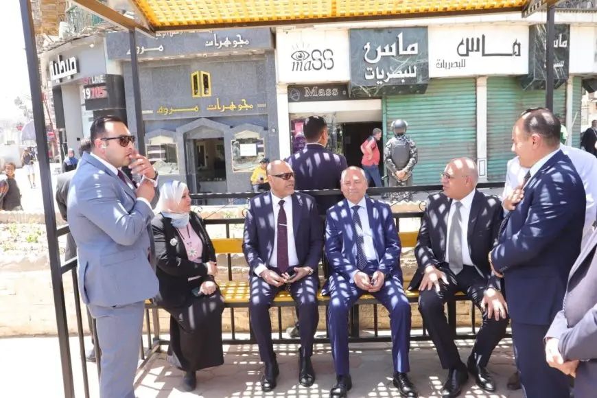 زيارة وزير العمل ومحافظ القاهرة لمواقع انتظار عمال التراحيل في باب الشعرية