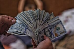 اعلى سعر للدولار اليوم في السوق السوداء