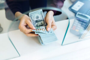 ارتفاع سعر الدولار واليورو اليوم في السوق السوداء