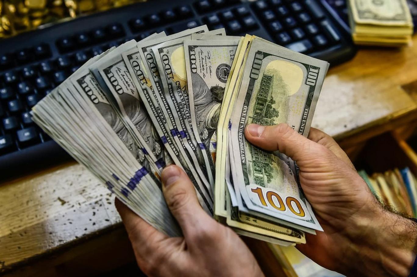 اعلى سعر للدولار اليوم في السوق السوداء