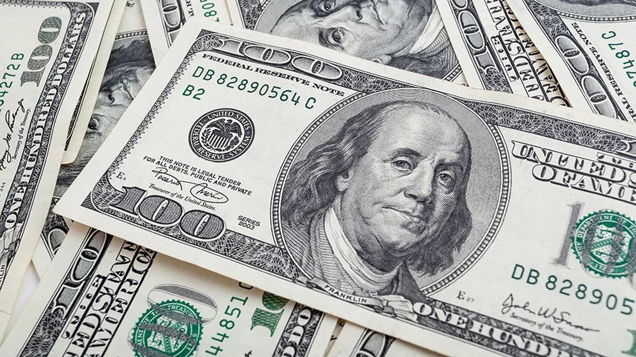 كم سعر 100 دولار اليوم في السوق السوداء