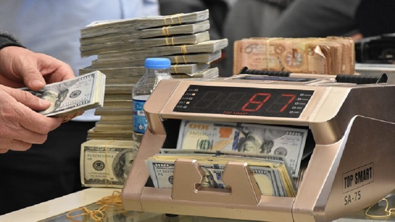 سعر 100 دولار في العراق اليوم في السوق السوداء