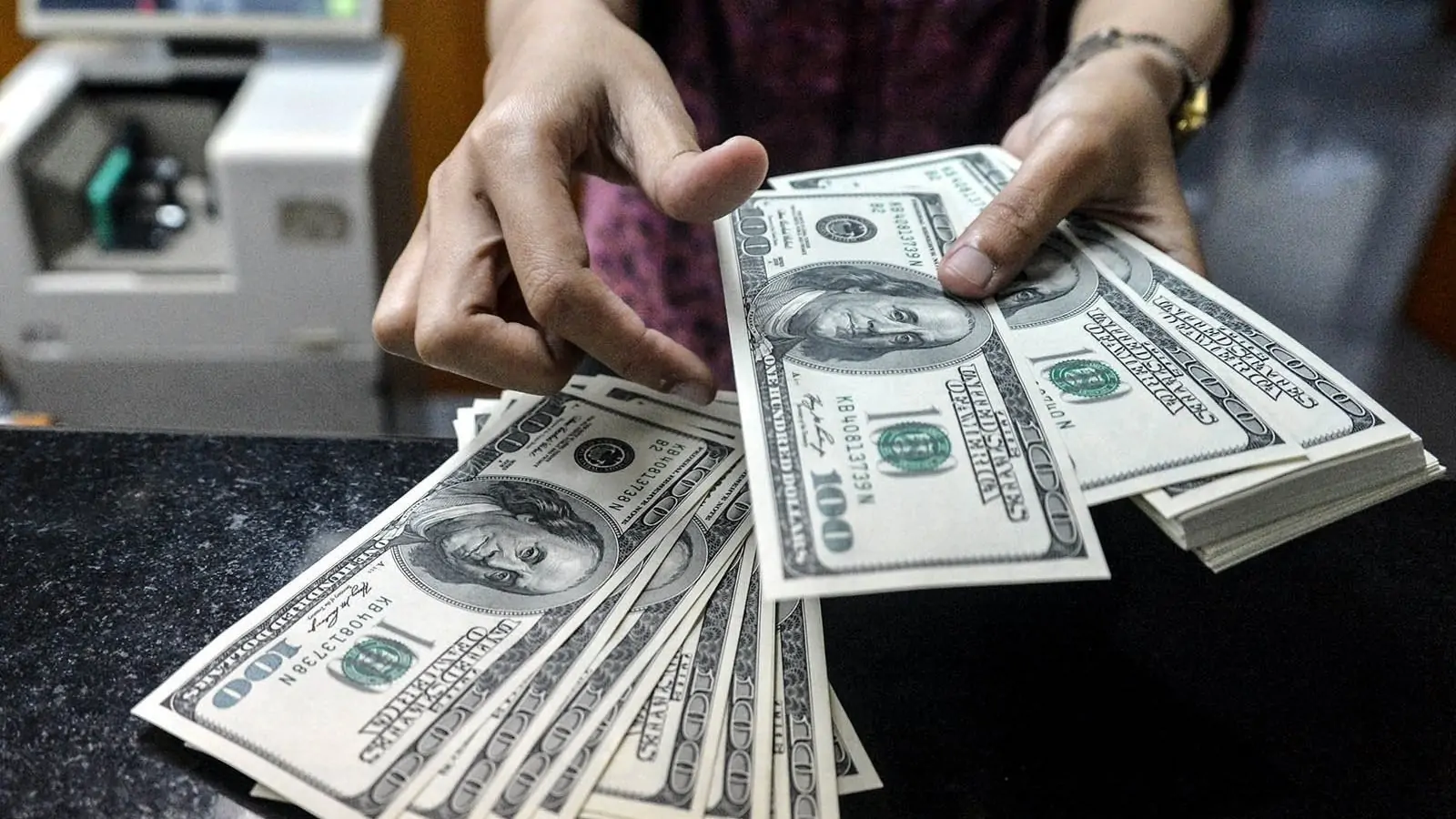 سعر الدولار في السوق السوداء اليوم