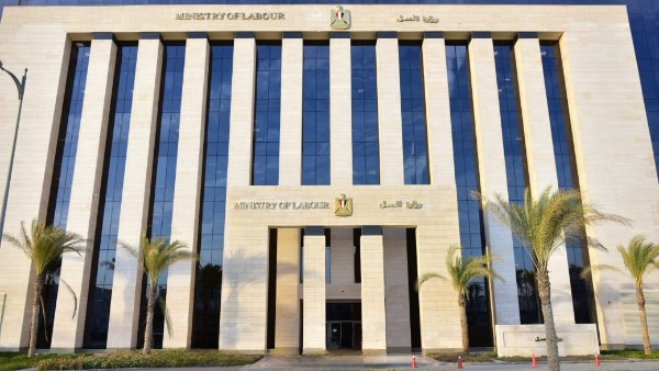 وزارة العمل توفر 90 فرصة عمل جديدة للشباب برواتب تصل إلى 10 آلاف جنيه